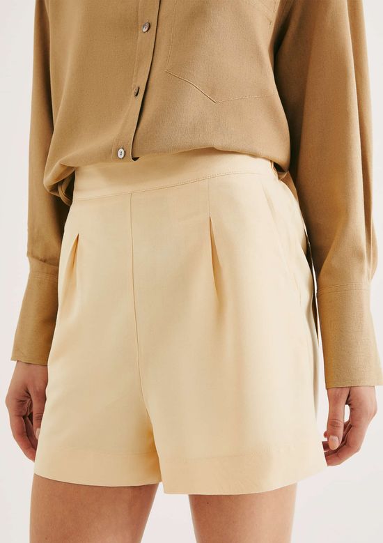 Foto do produto: Shorts Feminino Cintura Alta Em Viscolinho - Amarelo