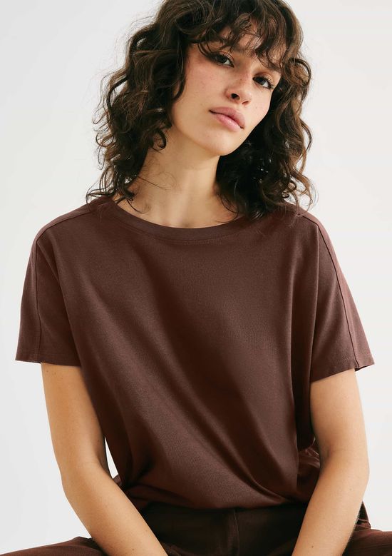 Foto do produto: Blusa Feminina Regular Em Viscose - Marrom