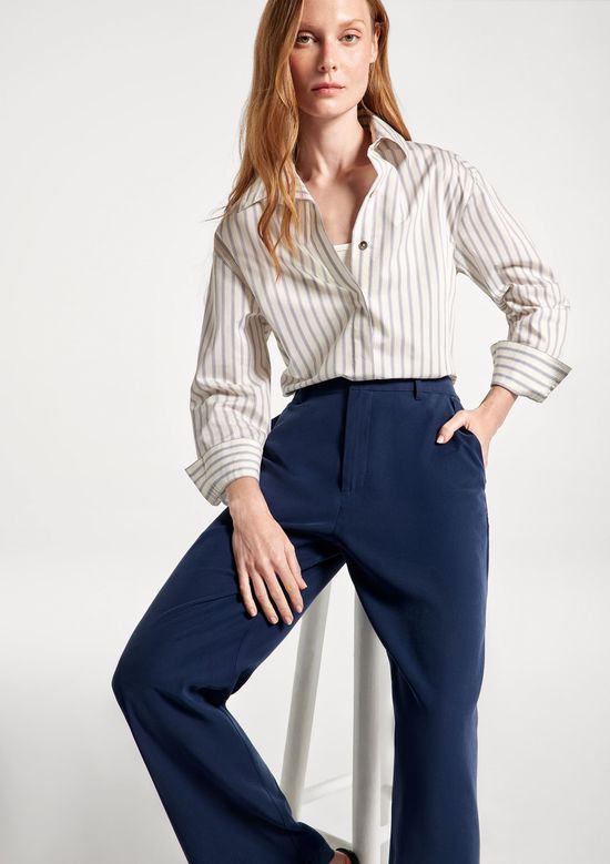 Foto do produto: Calça Feminina Reta Em Alfaiataria Peach Touch - Azul