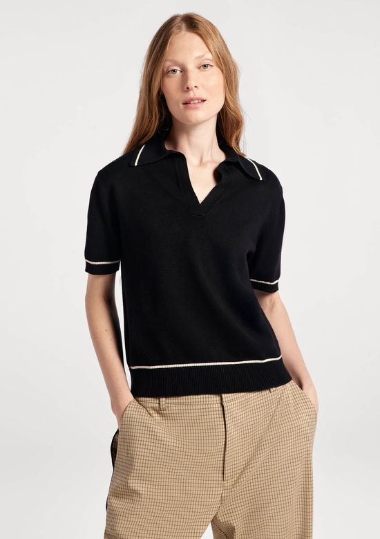 Foto do produto: Polo Feminina Manga Curta Em Tricô Leve - Preto