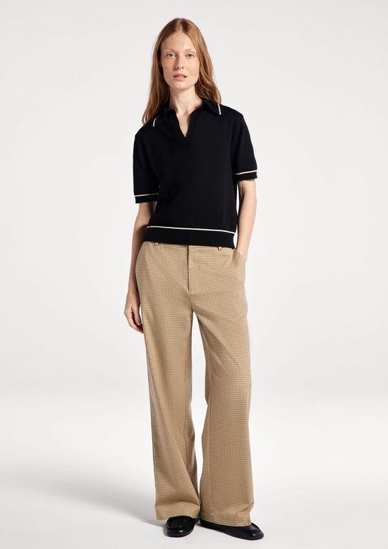 Foto do produto: Polo Feminina Manga Curta Em Tricô Leve - Preto