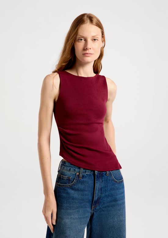 Foto do produto: Regata Feminina Assimétrica Em Malha Premium - Vinho