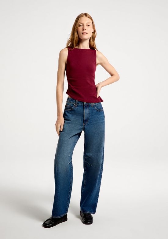 Foto do produto: Regata Feminina Assimétrica Em Malha Premium - Vinho