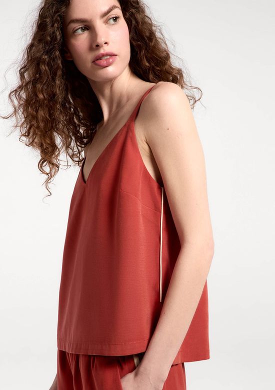 Foto do produto: Regata Feminina Decote V Em Peach Touch - Vermelho