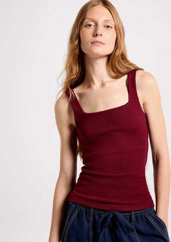 Foto do produto: Regata Feminina Decote Quadrado Em Malha Premium - Vinho