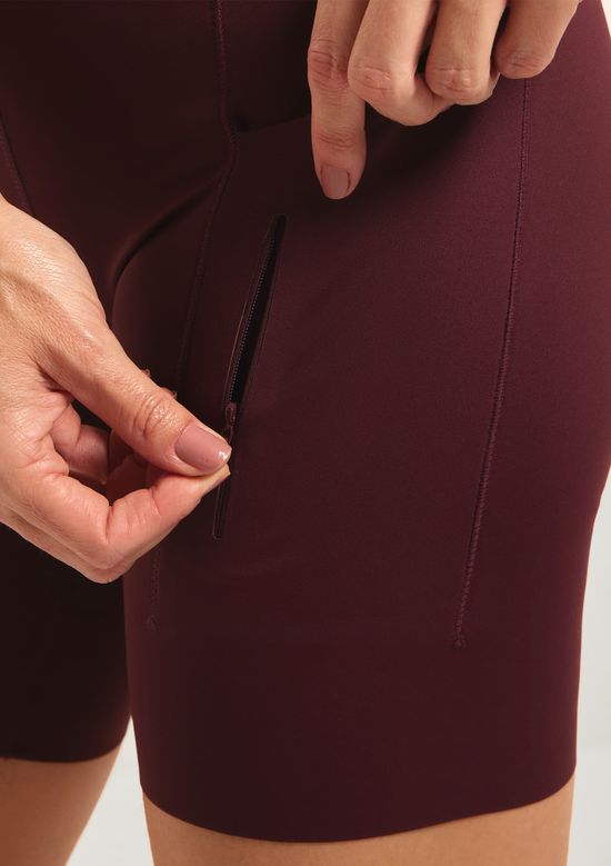 Foto do produto: Bermuda Ciclista Feminina 6 Bolsos Com Corte A Laser - Vinho