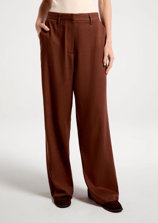 Foto do produto: Calça Feminina Reta Em Tecido Rústico - Marrom