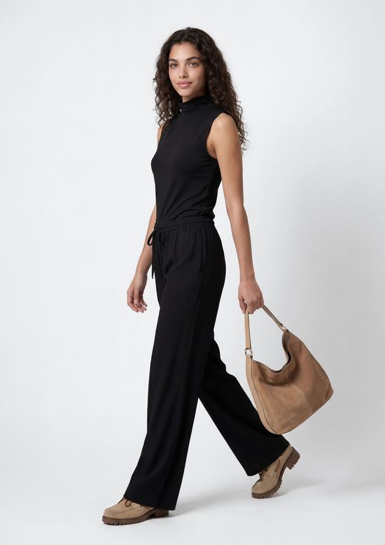 Foto do produto: Regata Feminina Gola Alta Em Interlock - Preto