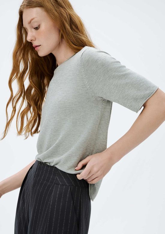 Foto do produto: Blusa Feminina Manga Curta Em Tricô Leve - Cinza