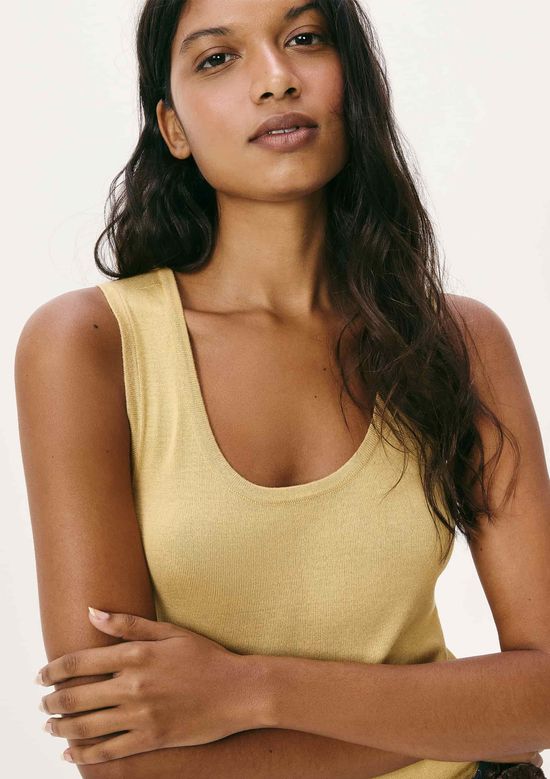 Foto do produto: Regata Feminina Slim Decote U Em Tricô De Viscose - Amarelo