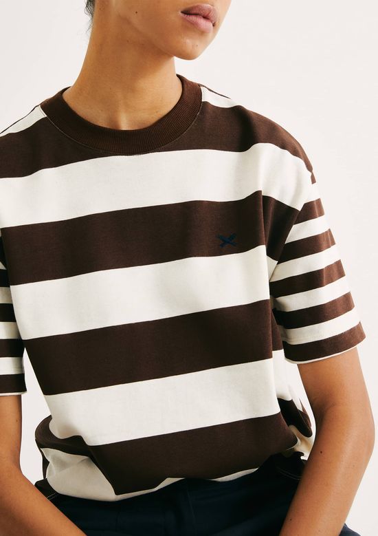 Foto do produto: Camiseta Feminina Stripe Com Bordado - Marrom