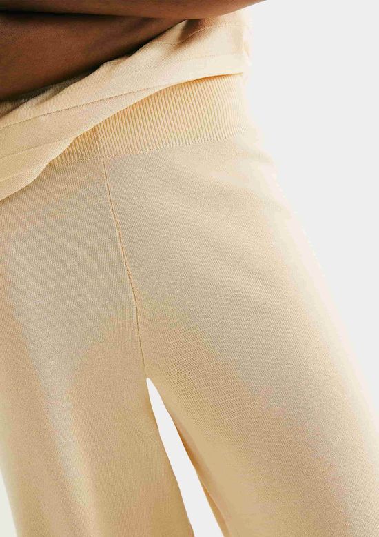 Foto do produto: Calça Feminina Reta Em Tricô - Amarelo