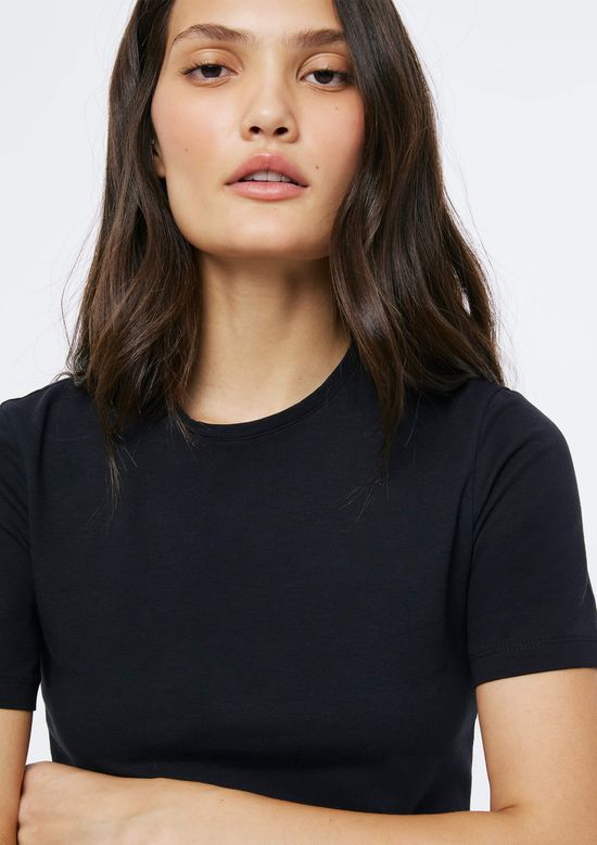 Foto do produto: Camiseta Feminina Manga Curta Em Malha - Preto
