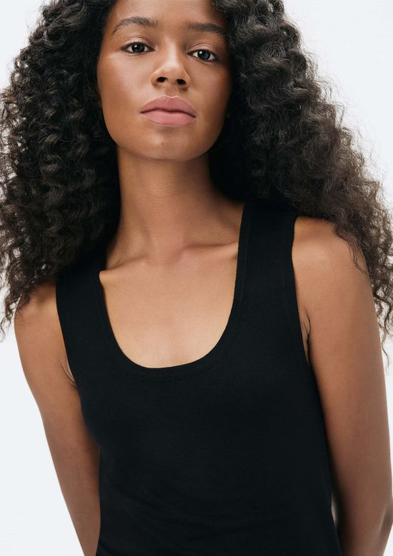 Foto do produto: Regata Feminina Slim Decote U Em Tricô De Viscose - Preto