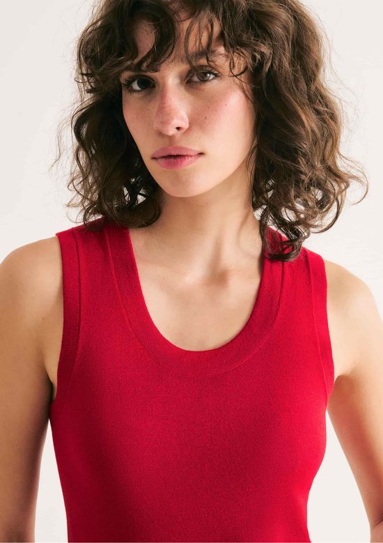 Foto do produto: Regata Feminina Slim Decote U Em Tricô De Viscose - Vermelho