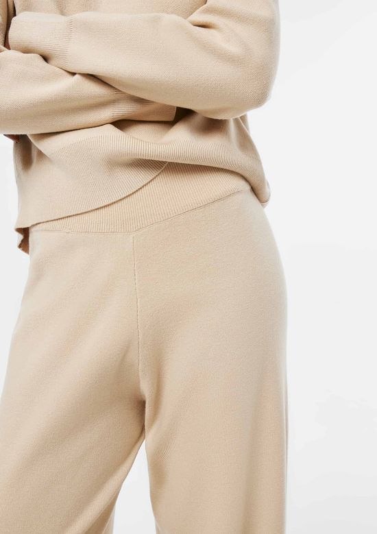 Foto do produto: Calça Feminina Reta Em Tricô - Bege