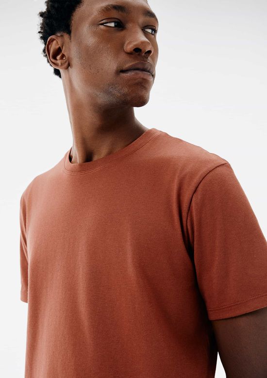 Foto do produto: Camiseta Básica Unissex Manga Curta Regular World - Marsala