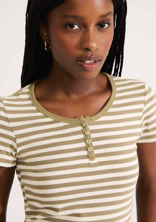 Foto do produto: Blusa Feminina Listrada Em Malha Binada Com Botões - Verde