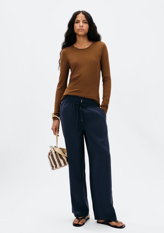 Foto do produto: Blusa Feminina Manga Longa Slim Em Tricô Leve - Marrom