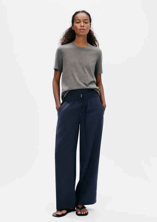 Foto do produto: Calça Feminina Reta Em Peach Touch - Azul