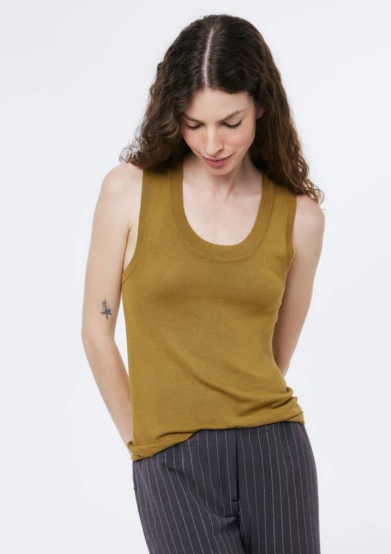 Foto do produto: Regata Feminina Slim Decote U Em Tricô De Viscose - Marrom