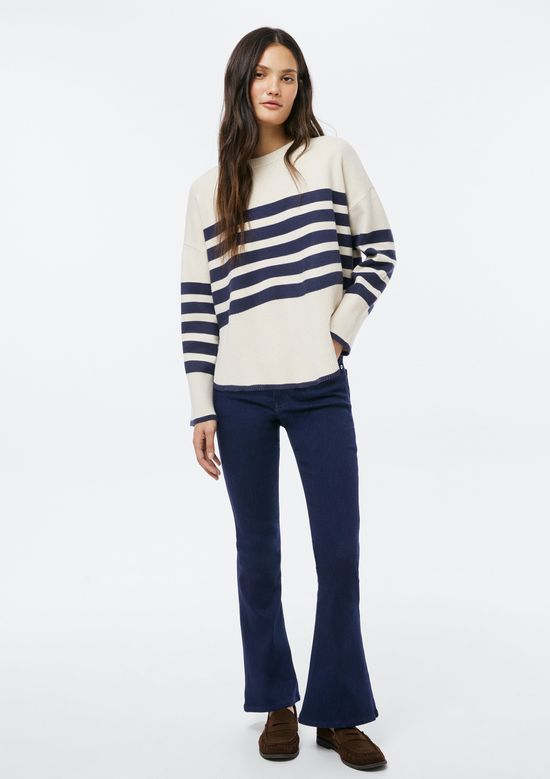 Foto do produto: Calça Jeans Feminina Flare Petit Cintura Média Soft Touch - Azul