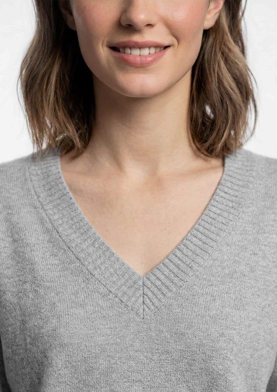 Foto do produto: Blusão Feminino Decote V Em Tricô - Cinza