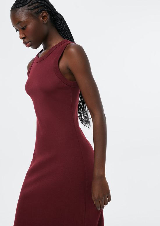 Foto do produto: Vestido Midi Em Ribana Canelada Com Fenda - Vinho