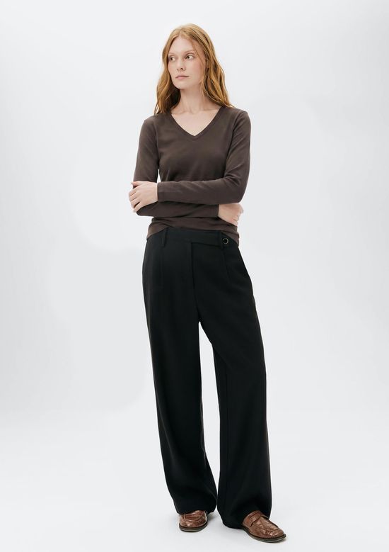 Foto do produto: Blusa Básica Feminina Manga Longa Slim Decote V - Marrom