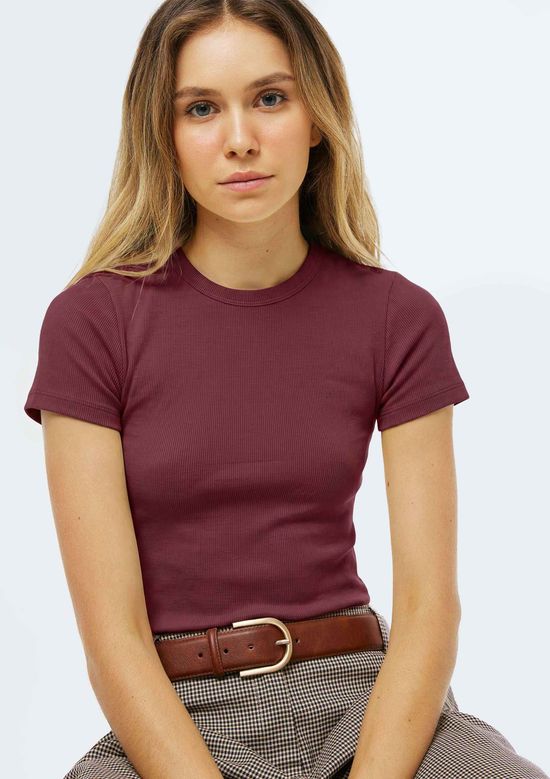 Foto do produto: Blusa Feminina Manga Curta Slim Em Ribana - Vinho