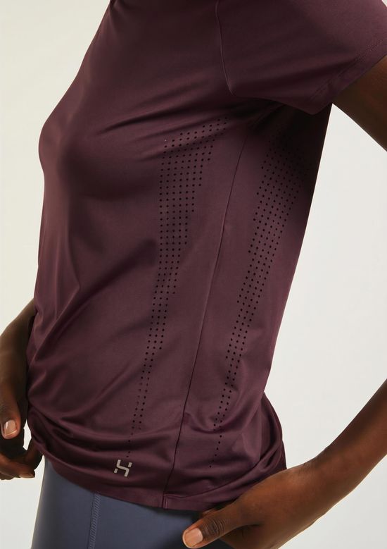 Foto do produto: Camiseta Esportiva Feminina Alta Performance - Vinho