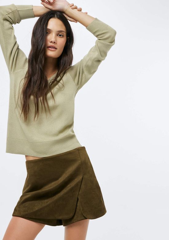 Foto do produto: Shorts Saia Transpassado Em Suede - Verde