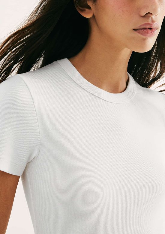 Foto do produto: Blusa Feminina Manga Curta Slim Em Ribana - Branco
