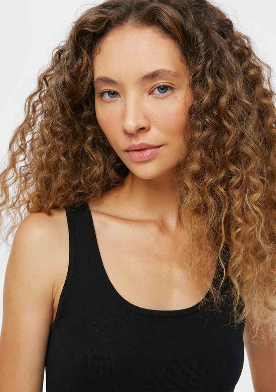 Foto do produto: Regata Feminina Em Tricô Leve - Preto