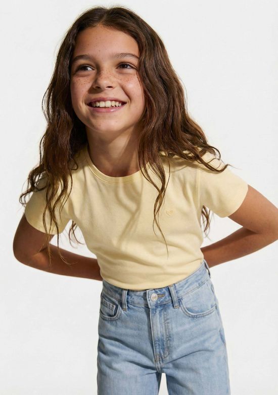 Foto do produto: Blusa Básica Infantil Menina Manga Curta Slim Com Bordado Coração - Amarelo