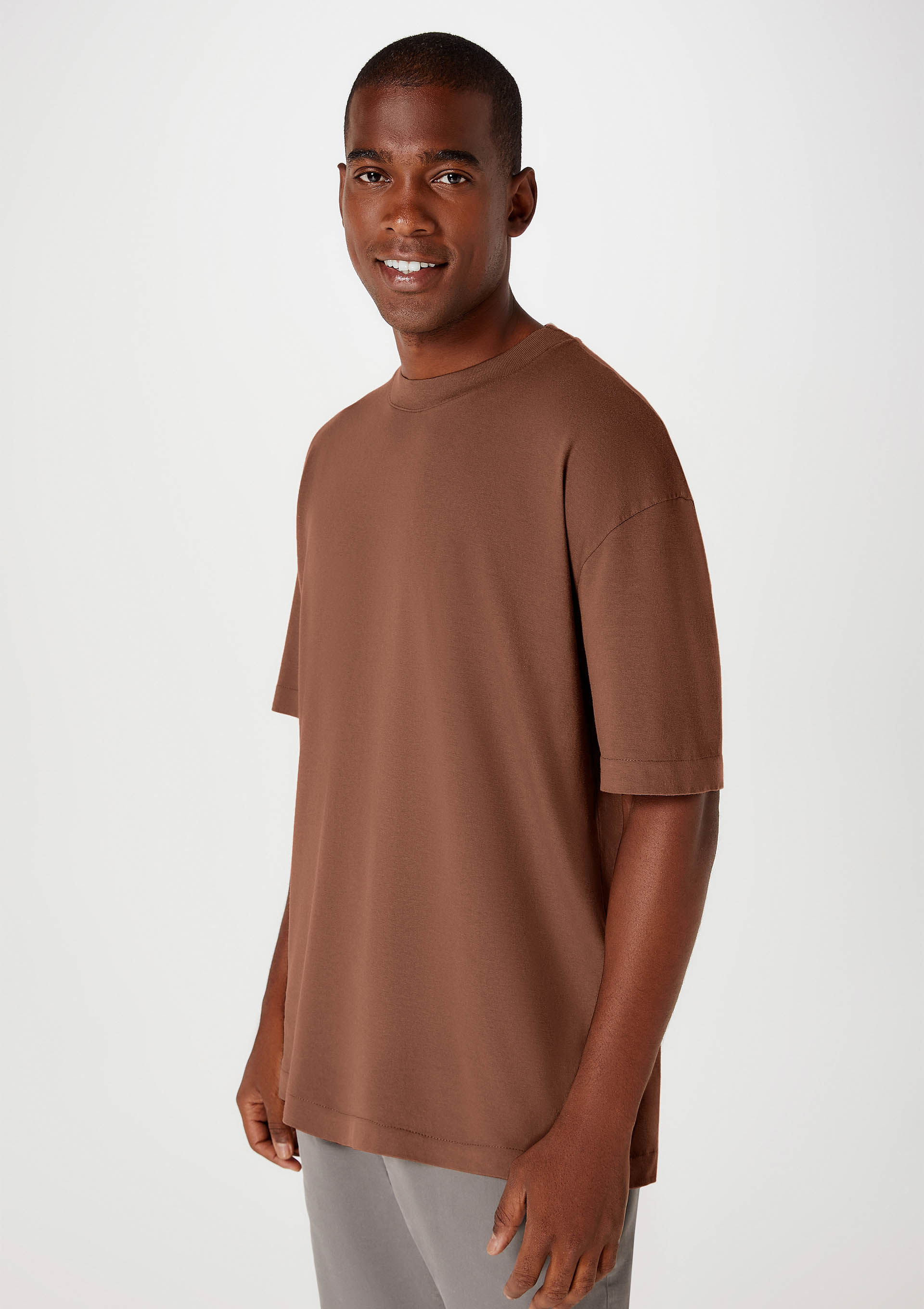 Camiseta Masculina Manga Curta Relaxed - Marrom Menor preço em Camiseta Masculina Manga Curta Relaxed - Marrom
