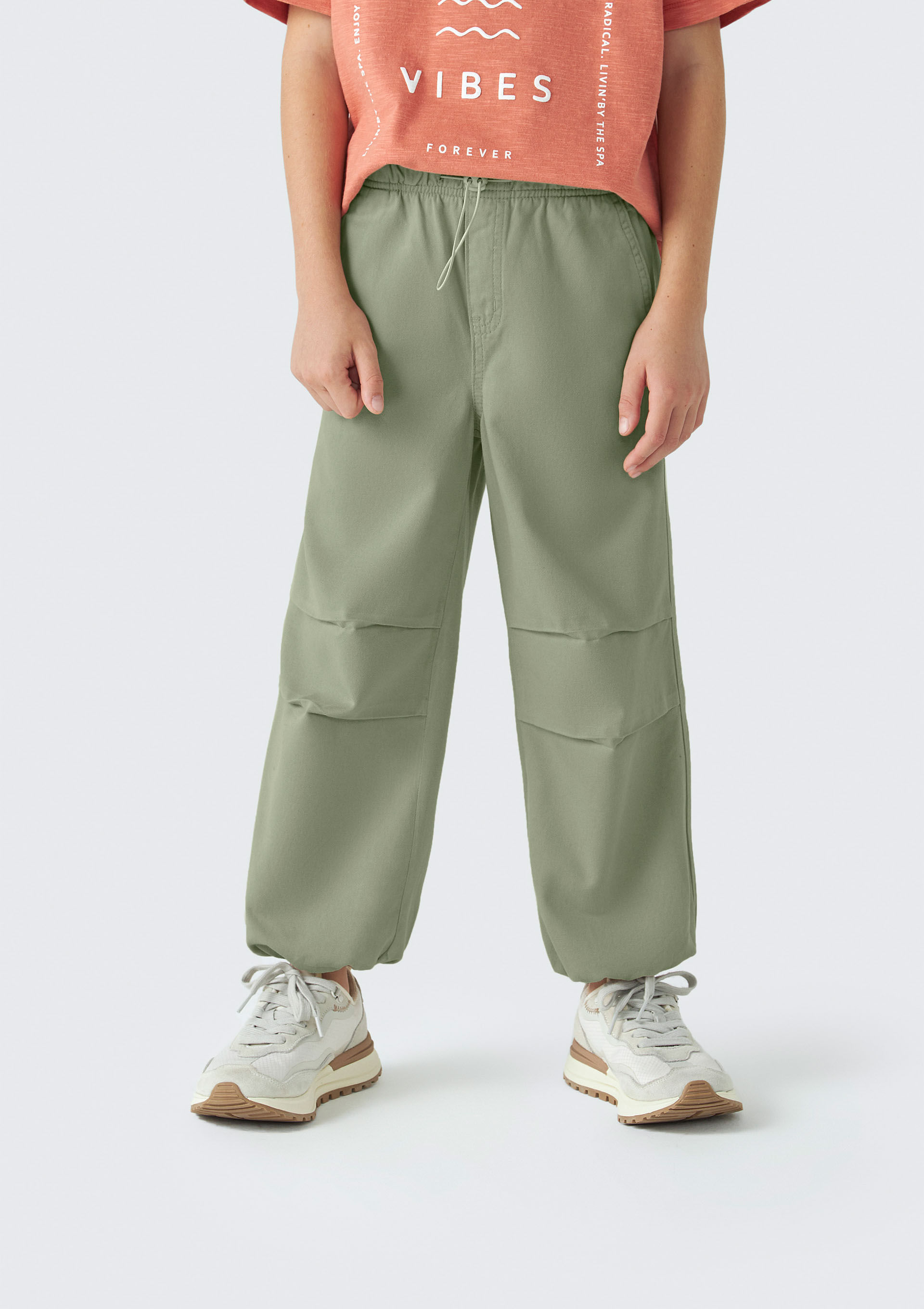 Calça Jeans Cargo Parachute Ajuste na Barra Verde